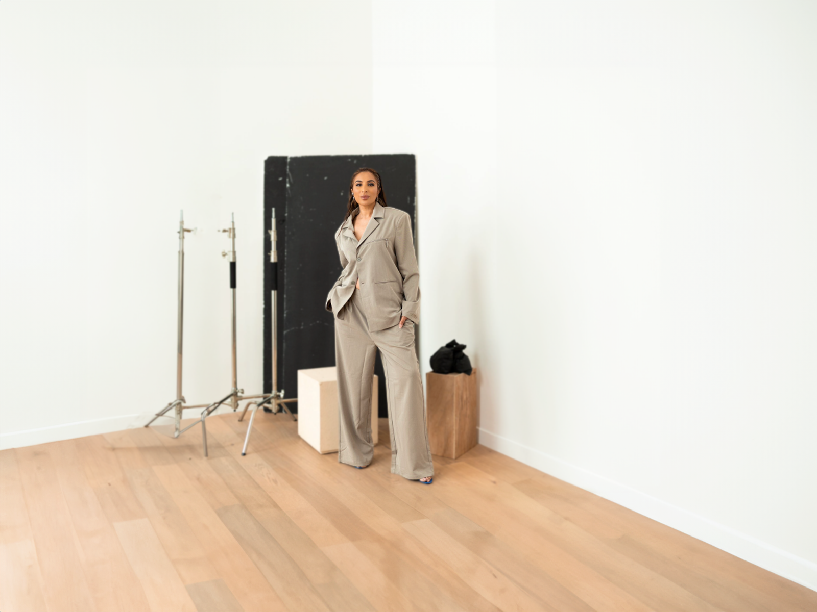 Kahina Melchane - Posture Agency Wide Angle